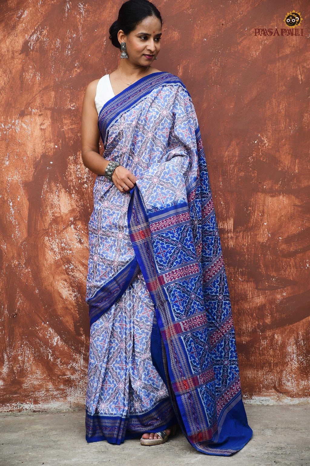 Indulekha Sambalpuri handloom saree — folded view showing white body, blue pallu and Rudraksha border