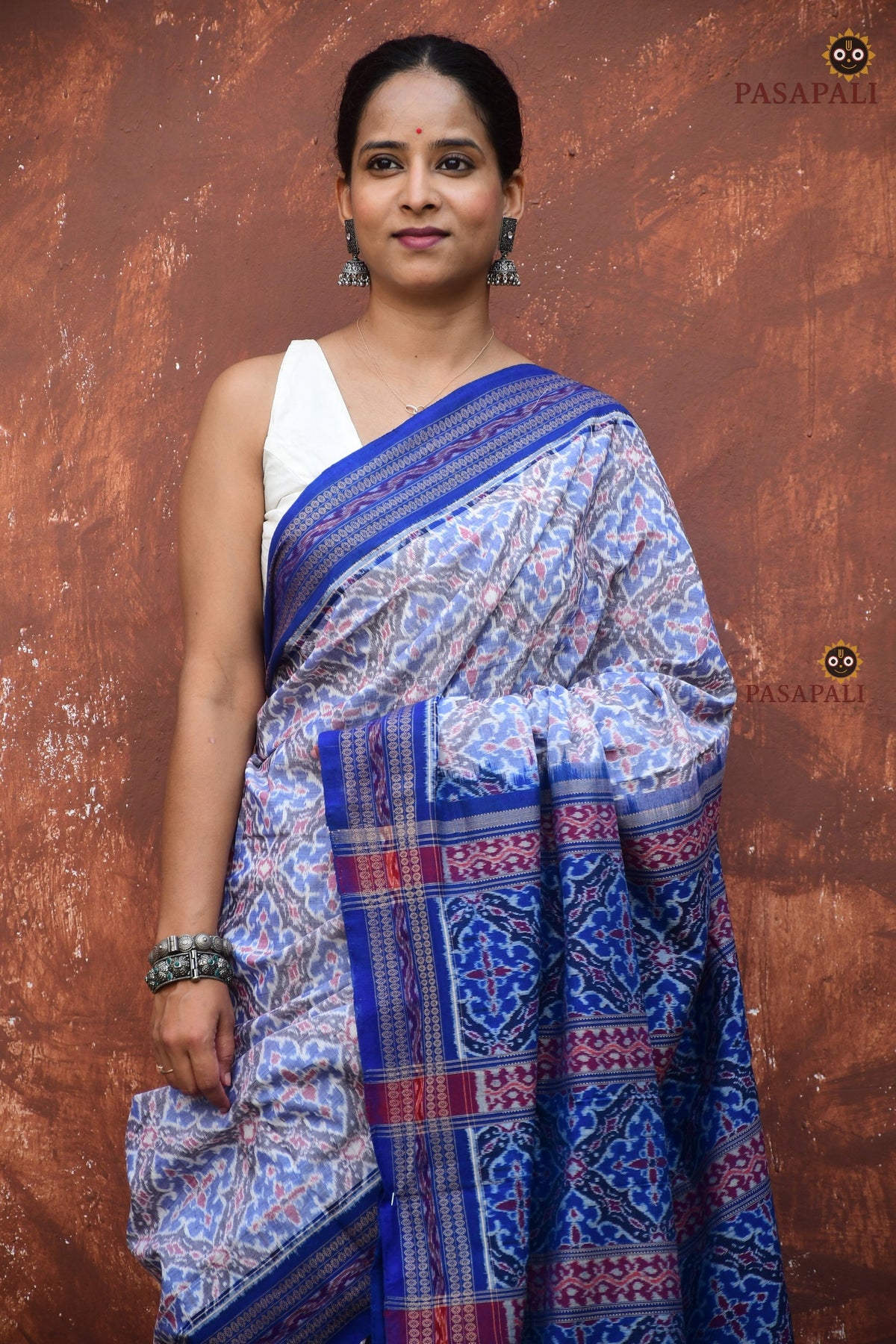 Indulekha Sambalpuri cotton saree — geometric floral motif detail, Bandhakala double ikat technique
