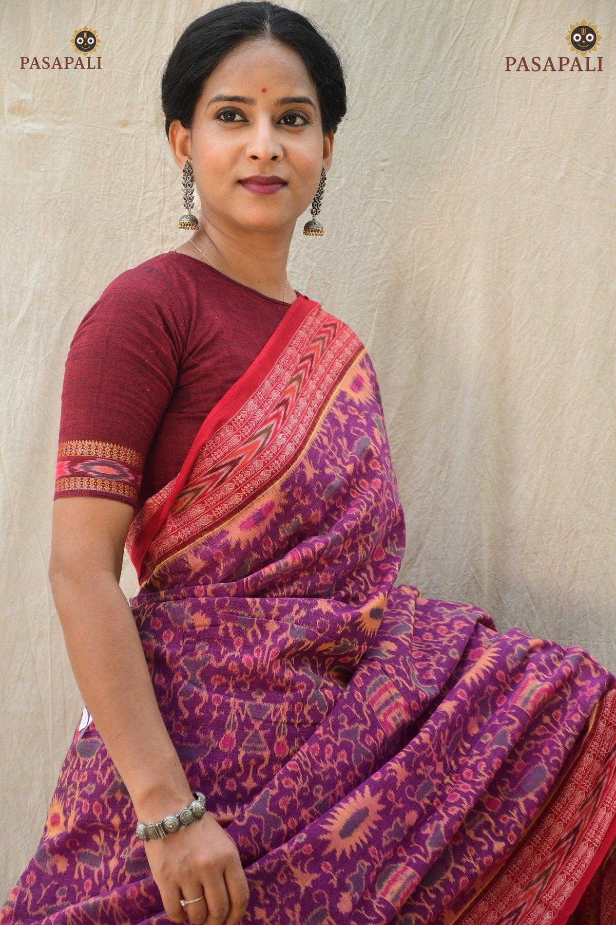 Fish motif border close-up on Janapadi purple Sambalpuri cotton saree by Pasapali — Bandha ikat weave, Odisha.