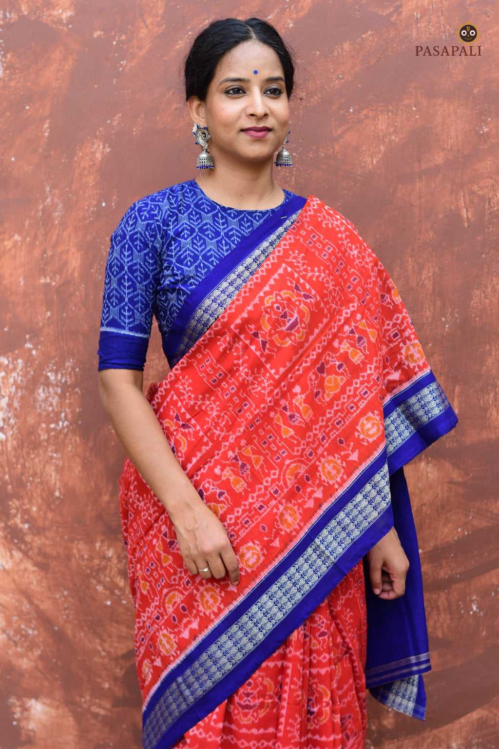 Texture close-up of Kalapini Sambalpuri cotton saree — 120x120 thread count mercerized cotton, Pasapali
