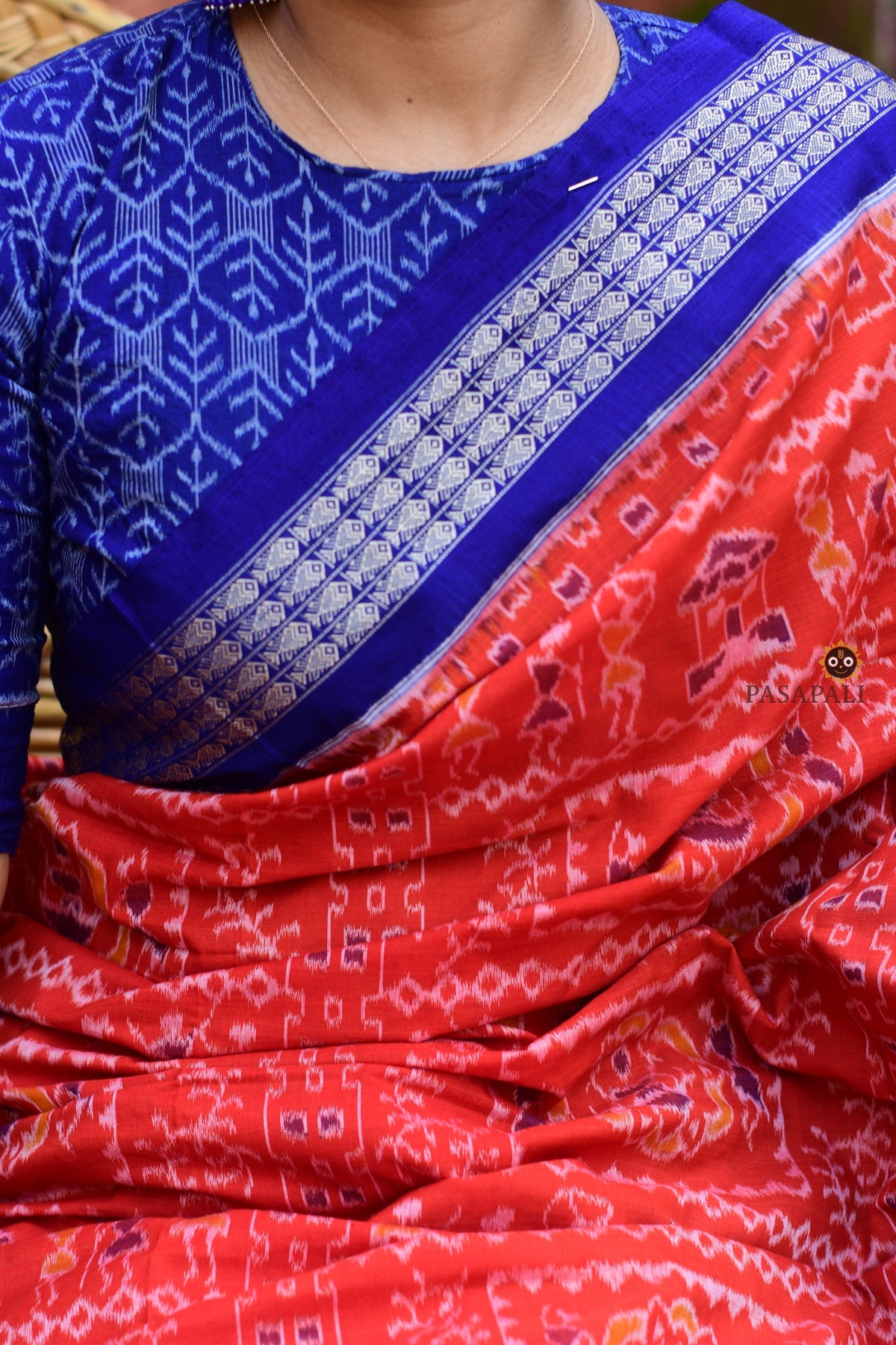 Tribal circle motif detail from Kalapini pallu — Bandha double ikat precision, Sambalpuri handloom, Pasapali