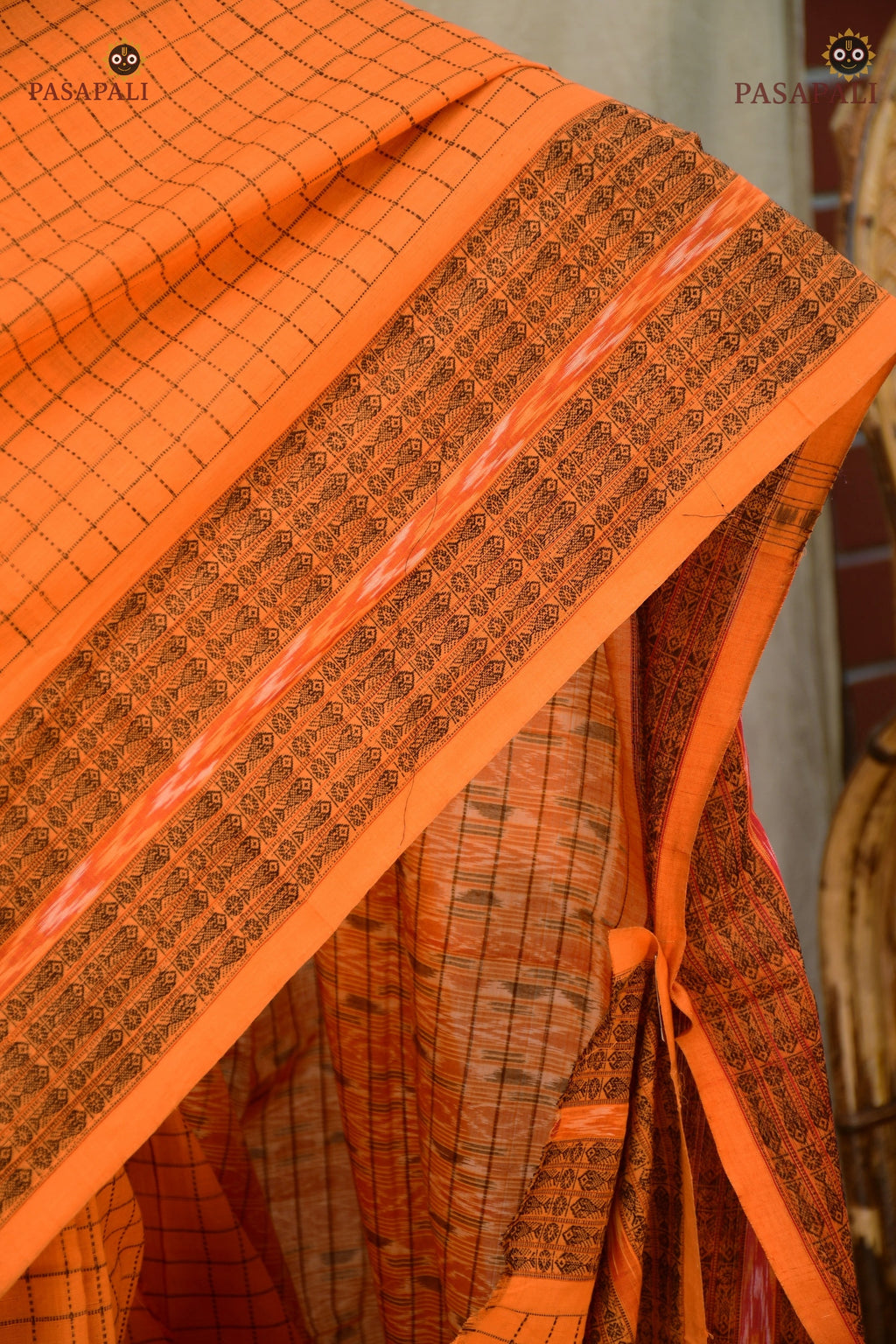 Kanakrekha fish motif border detail — Sambalpuri handloom mercerized cotton, Pasapali