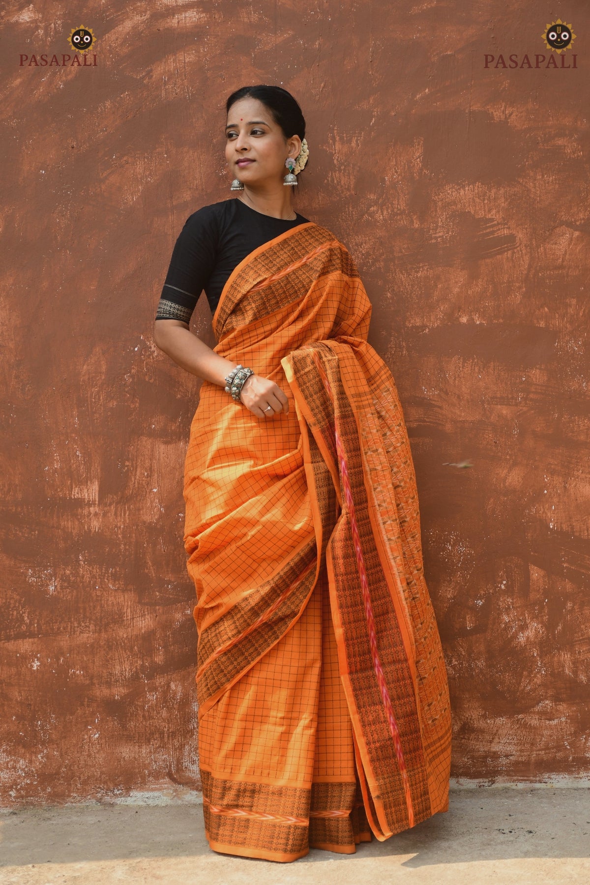 Kanakrekha saree body weave detail — daanti checks formed by jala technique, Sambalpuri cotton
