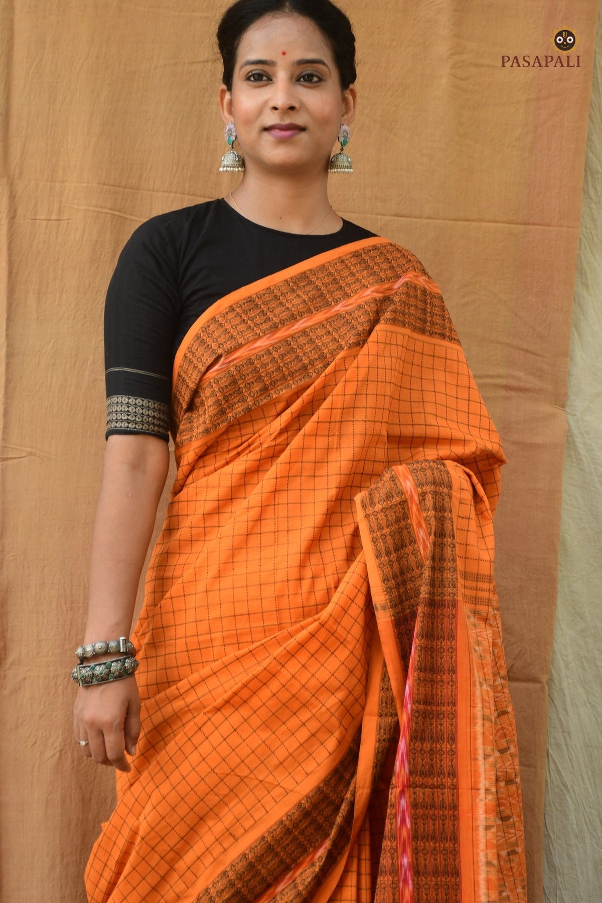 Kanakrekha Bandha ikat motif detail — warp and weft alignment, Sambalpuri handloom Odisha