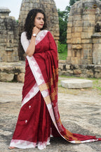 Kanan Kotpad saree kumbha border close-up — raised temple border, multi-shuttle interlocking, maroon off-white