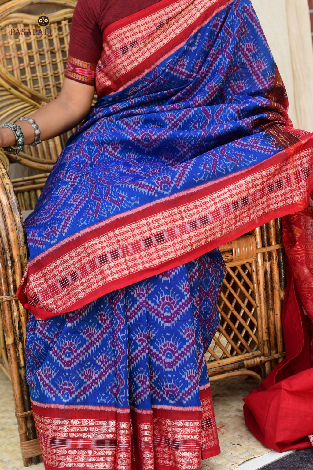Body weave detail of Kaumudi Sambalpuri cotton saree showing geometrical chevron double ikat pattern by Bhulia weavers
