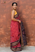 Load image into Gallery viewer, Konark Chakrika — front drape, maroon Sambalpuri handloom cotton saree with fish border and temple motifs, Pasapali
