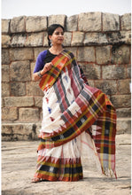 Load image into Gallery viewer, Kusumita Kotpad Saree | Off-White Natural Dye Cotton Saree | Pasapali
