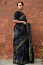 Load image into Gallery viewer, Warp and weft texture detail of Krishnakali — 120x120 mercerized cotton Sambalpuri Bandha saree, Pasapali handloom
