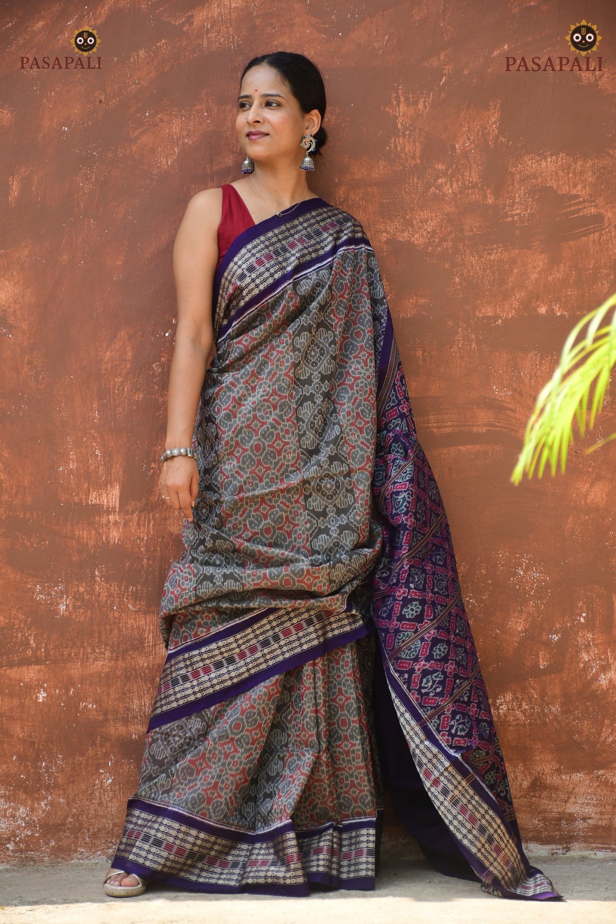 Phula jala motif detail on Kusumalata Sambalpuri Bandha saree — resist-dyed ikat pattern aligned across warp and weft threads