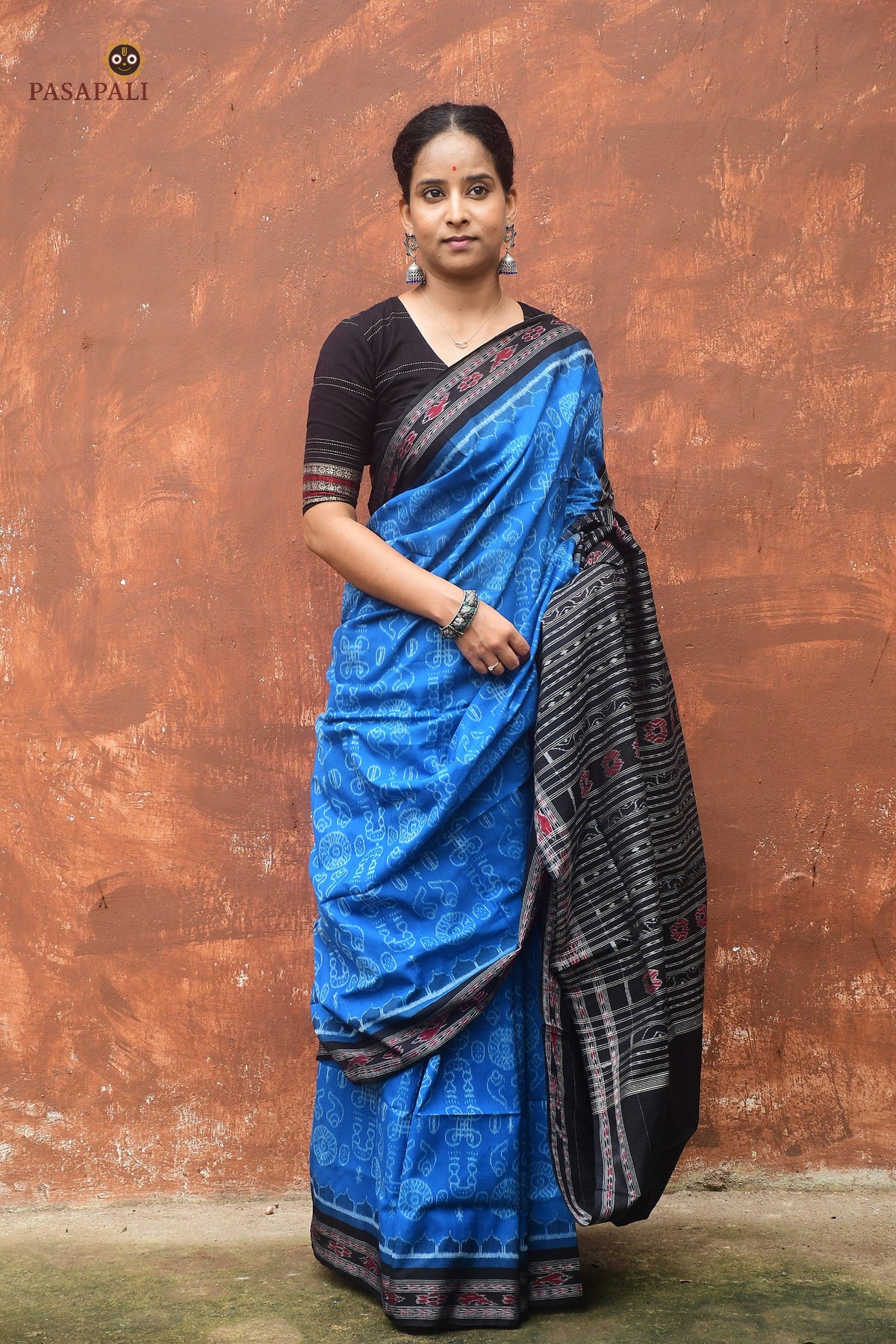 Folded view of Laxmi Goddess Lakshmi Inspired blue Sambalpuri cotton saree showing Bandhakala weave — Pasapali