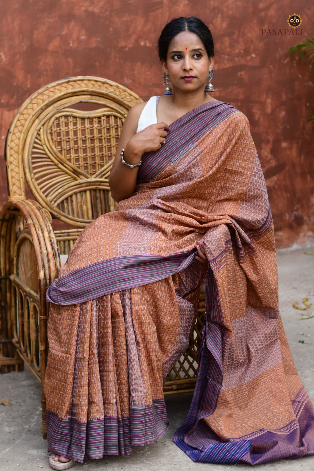 Lekhika Bandha saree pallu spread — geometric double ikat checks in mercerized cotton, GI certified Sambalpuri, Pasapali