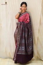 Load image into Gallery viewer, Geometric diamond body weave detail — Lilavati Sambalpuri Bandha cotton saree, Bhulia weavers
