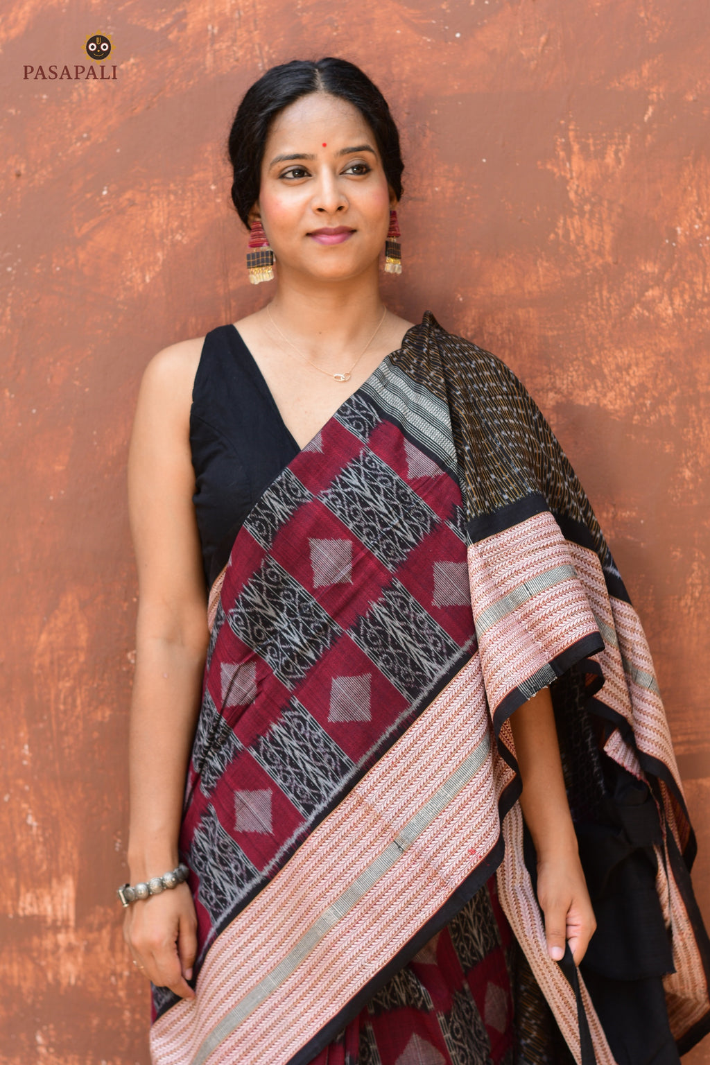 Lopamudra — body weave detail of diamond butas on maroon Sambalpuri Bandha mercerized cotton saree, Pasapali