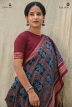 Load image into Gallery viewer, Body weave detail of Madhavi Brown Sambalpuri Bandha saree — Phula Lata motif aligned across warp and weft — Pasapali
