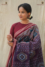 Load image into Gallery viewer, Mercerized cotton texture detail of Madhavi Sambalpuri handloom saree showing thread count and surface sheen — Pasapali
