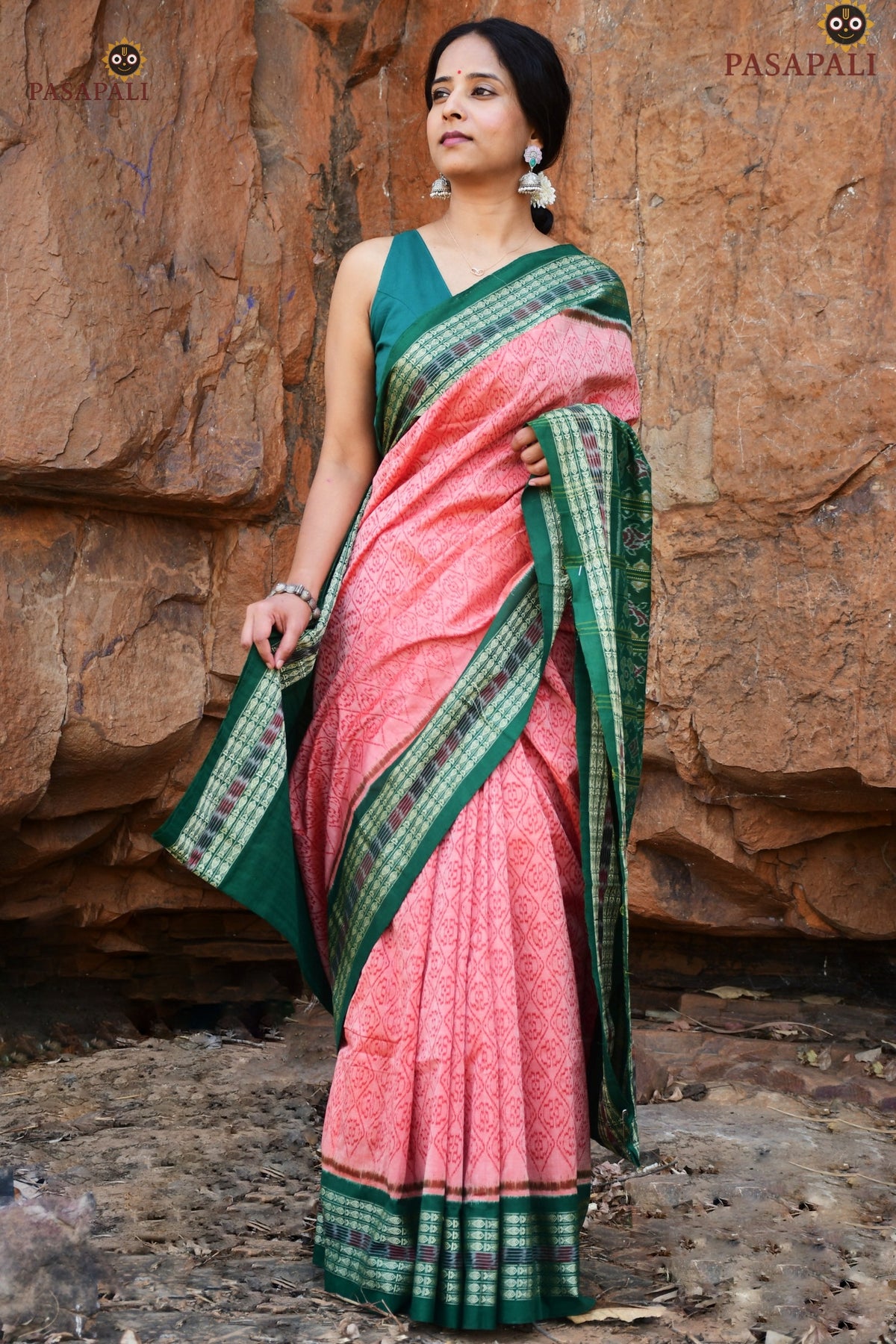 Madhujaal Sambalpuri handloom saree pallu detail — Bandha flower motifs on peach mercerized cotton | Pasapali