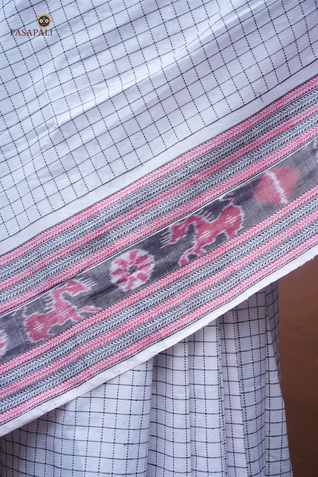 Jala-technique danti weave body of Malini Sambalpuri cotton saree — close-up of check pattern, Pasapali handloom