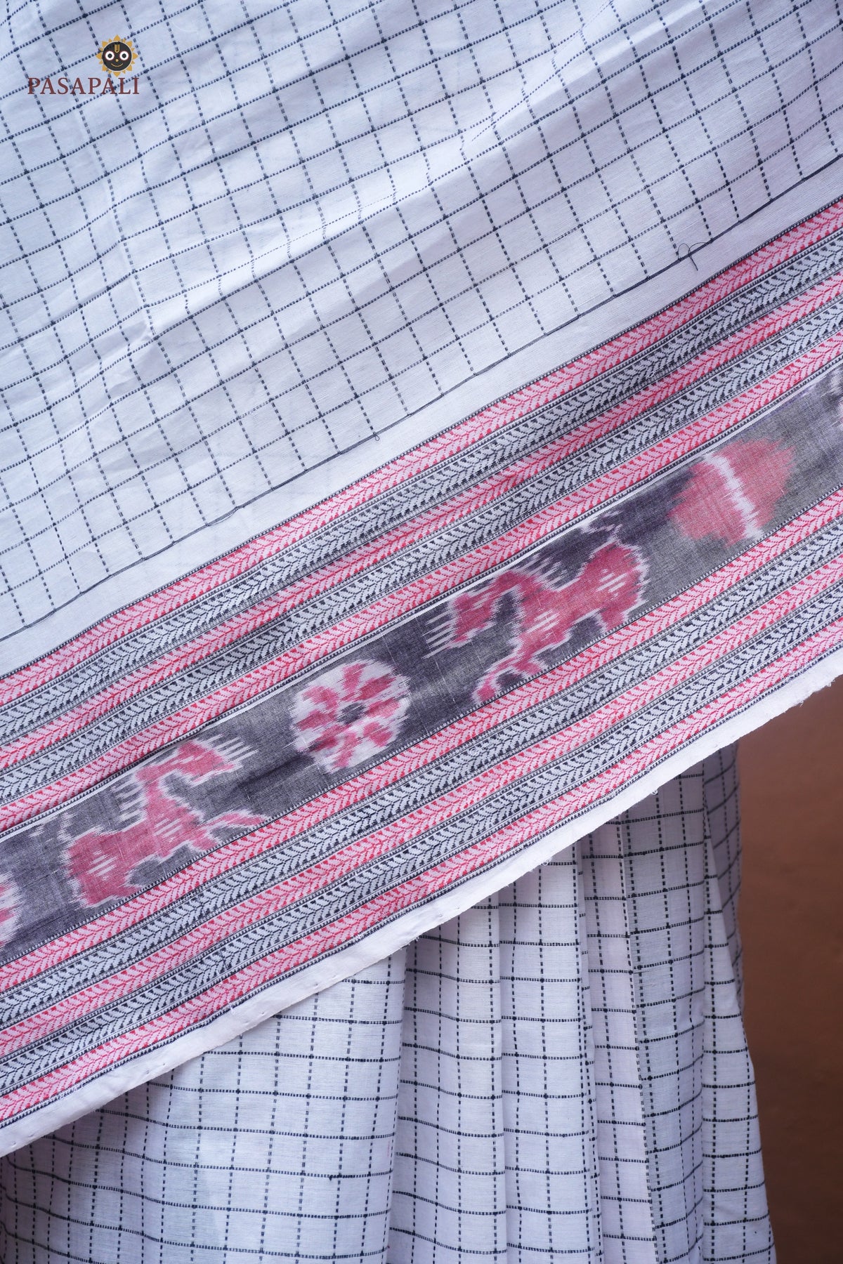 Jala-technique danti weave body of Malini Sambalpuri cotton saree — close-up of check pattern, Pasapali handloom