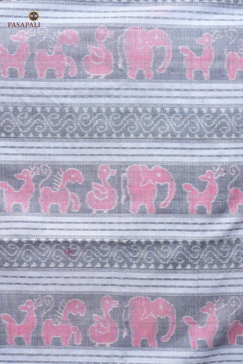 Woven texture of Malini white Sambalpuri Sachipar saree — mercerized cotton surface, Bandha ikat craft by Pasapali