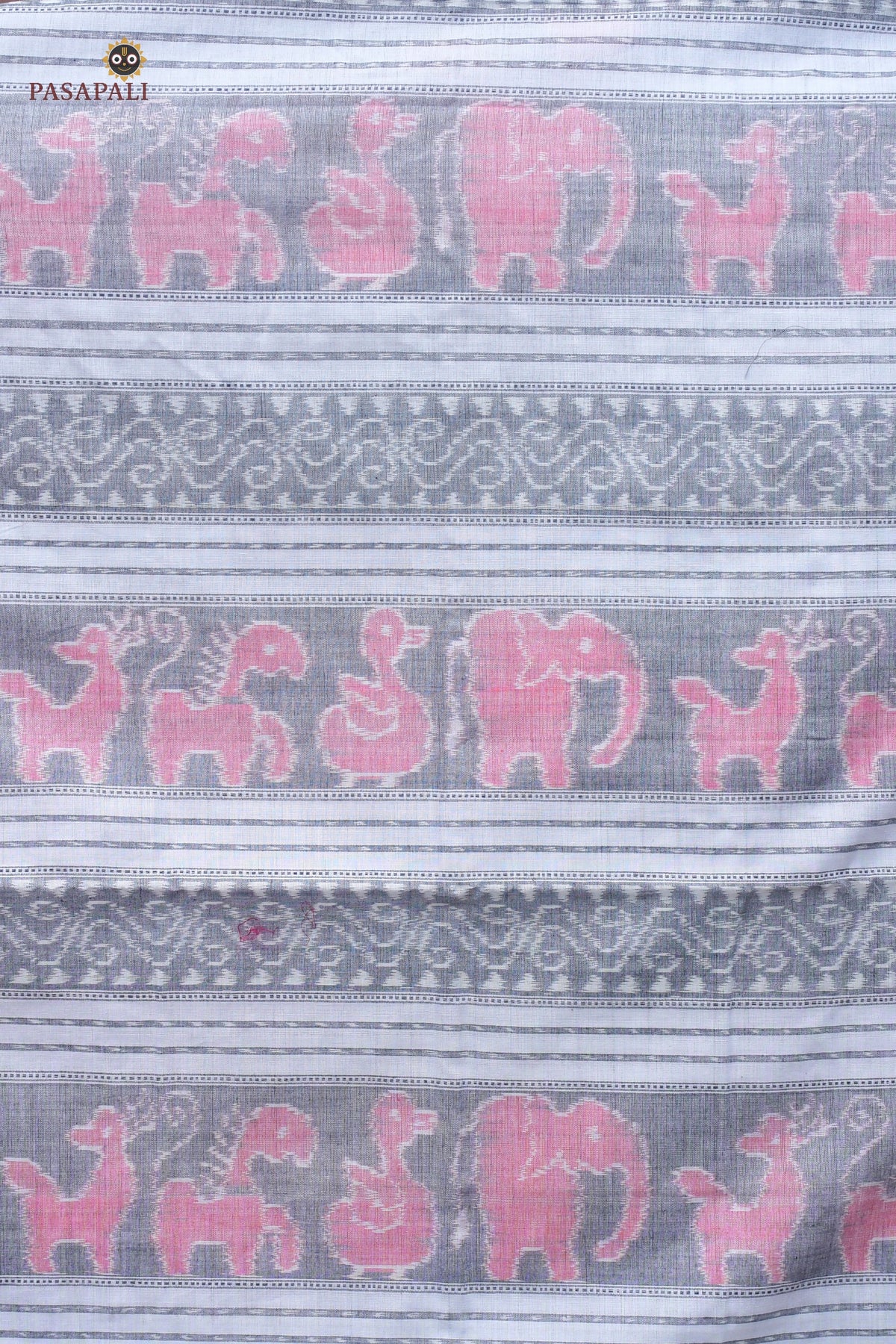 Woven texture of Malini white Sambalpuri Sachipar saree — mercerized cotton surface, Bandha ikat craft by Pasapali