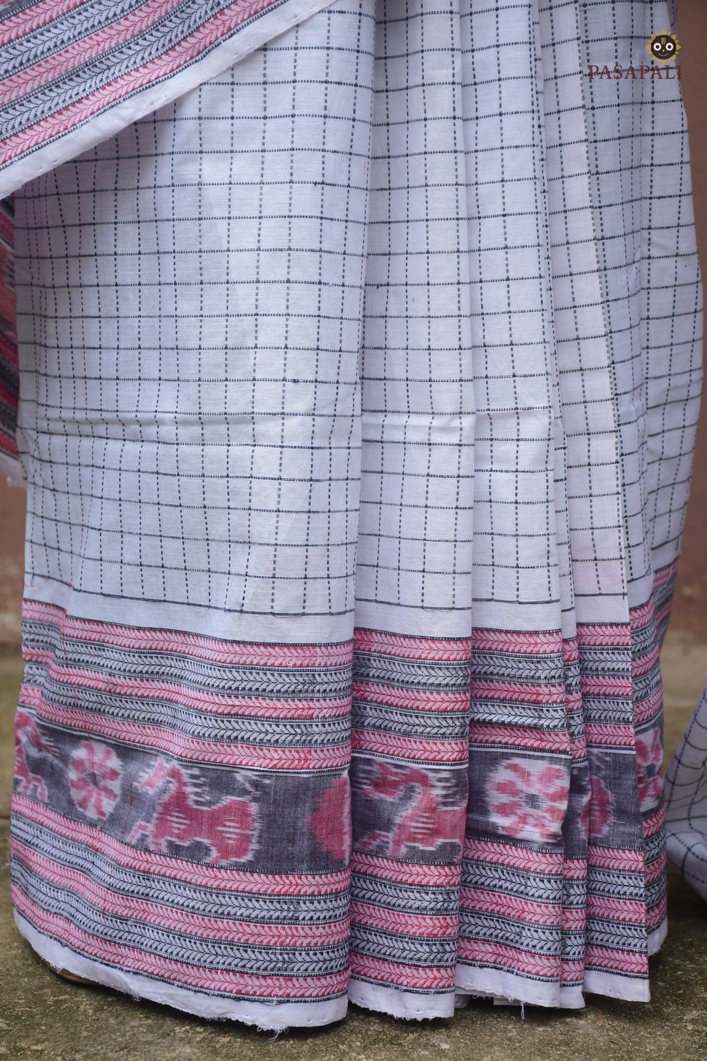 Malini Sambalpuri cotton saree pallu close-up — Bandha ikat flower, fish, duck, deer and elephant motifs in white