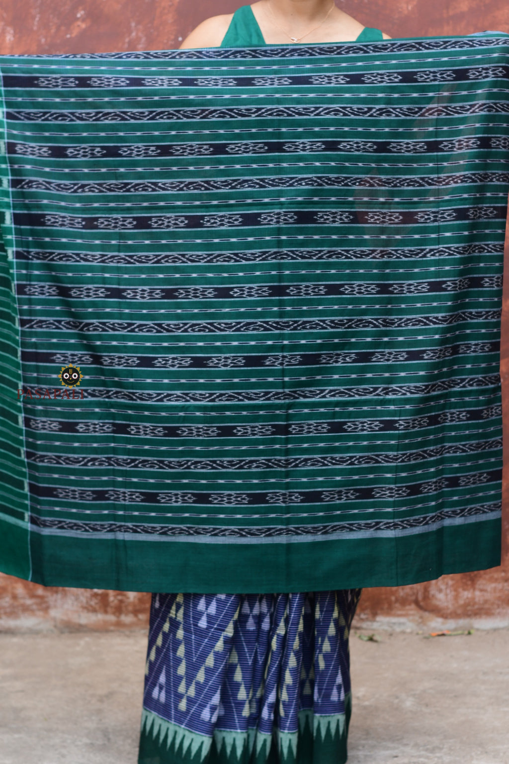 Pallu detail of Mandakranta — geometrical ikat patterns in blue and green on Sambalpuri Bandha cotton saree by Pasapali
