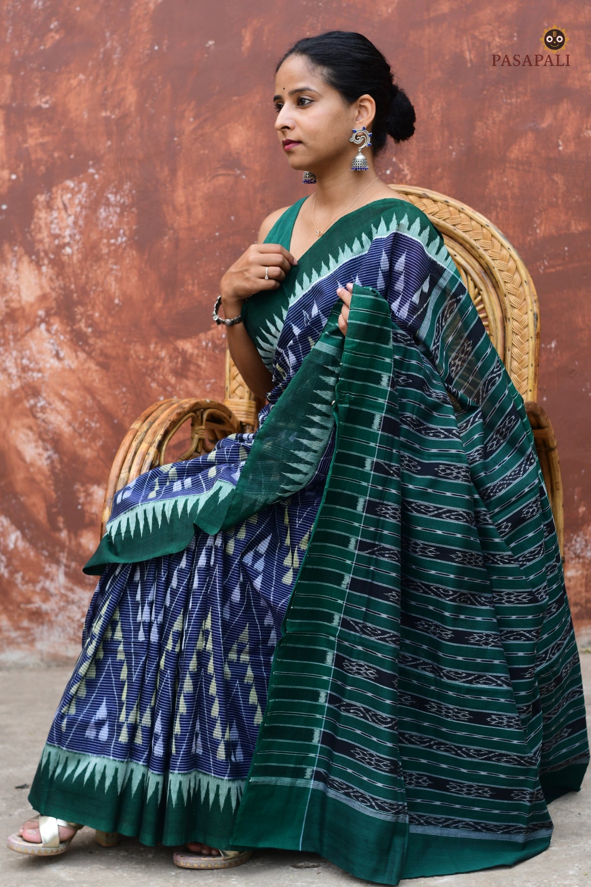 Chevron ikat motif detail on body of Mandakranta blue Sambalpuri cotton saree — Bandhakala technique by Pasapali