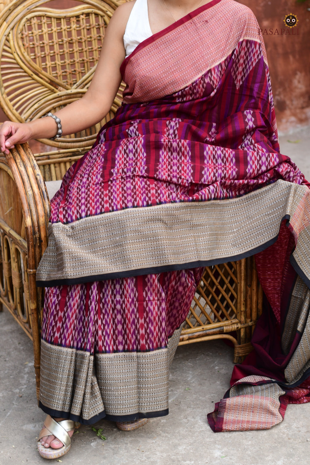 Mandira GI certified Sambalpuri handloom saree — full view of Bhulia-woven mercerized cotton in burgundy | Pasapali