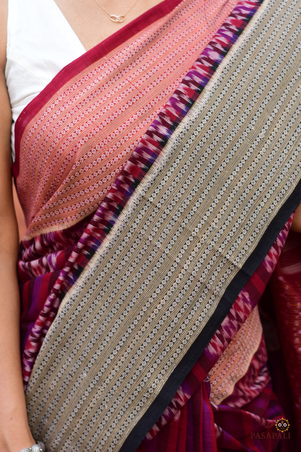 Mandira Sambalpuri Bandha saree — body weave showing warp and weft ikat alignment in the kumbha motif | Pasapali