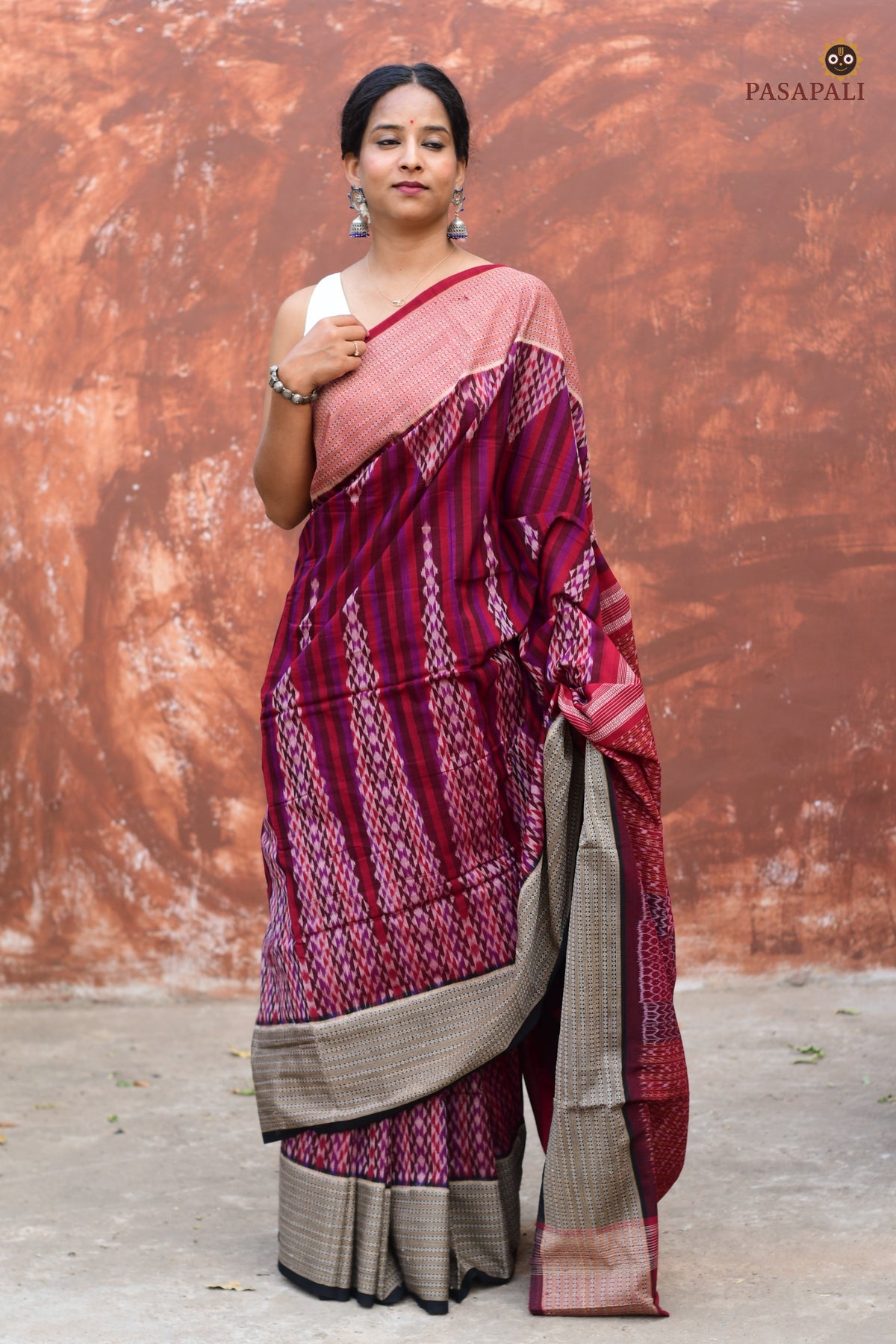 Mandira mercerized cotton Sambalpuri saree — fabric texture detail showing 120 warp 120 weft Bandhakala weave | Pasapali