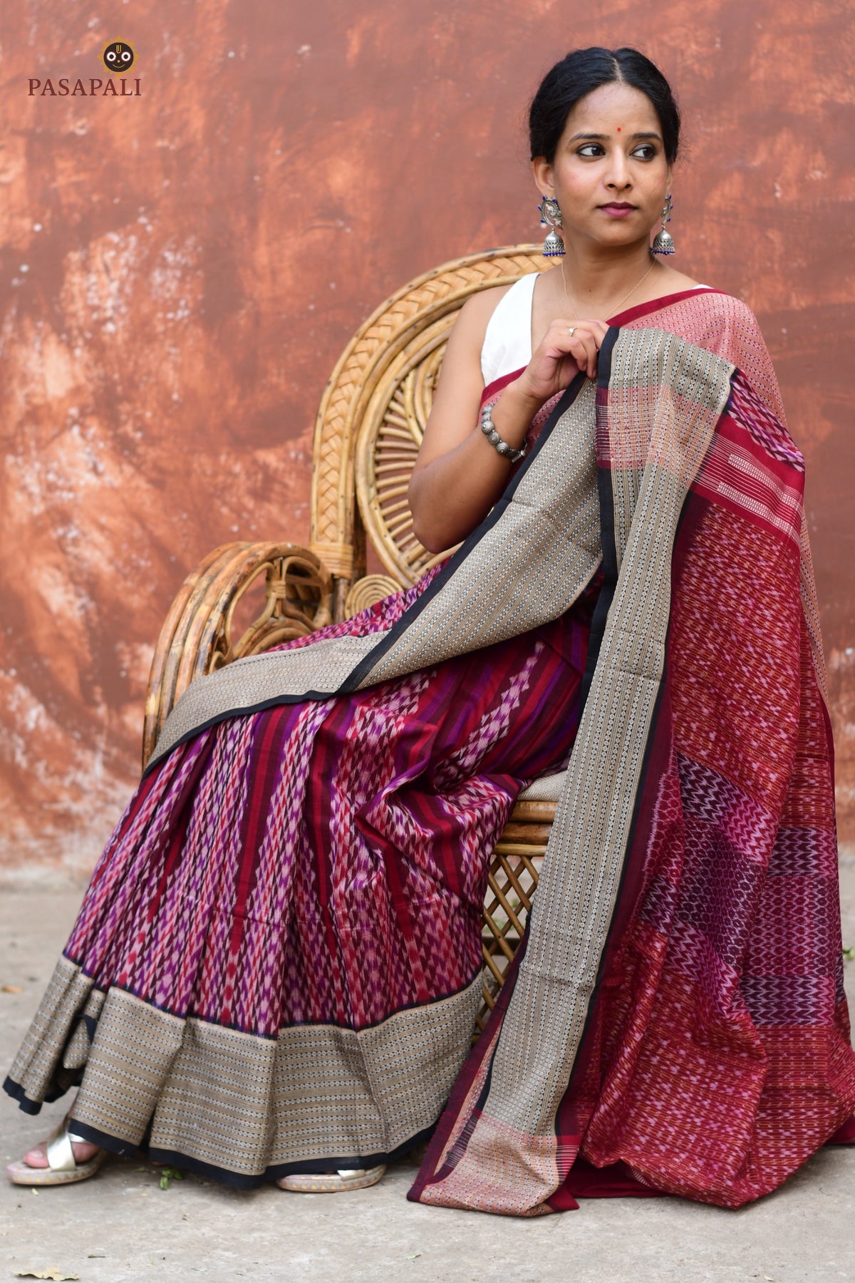 Mandira Sambalpuri Bandha saree — rudraksha motif close-up on Ganga Jamuna double-sided border | Pasapali