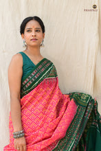 Load image into Gallery viewer, Mercerized cotton texture close-up of Mangala Pink Sambalpuri Handloom Bandha saree woven by Bhulia weavers
