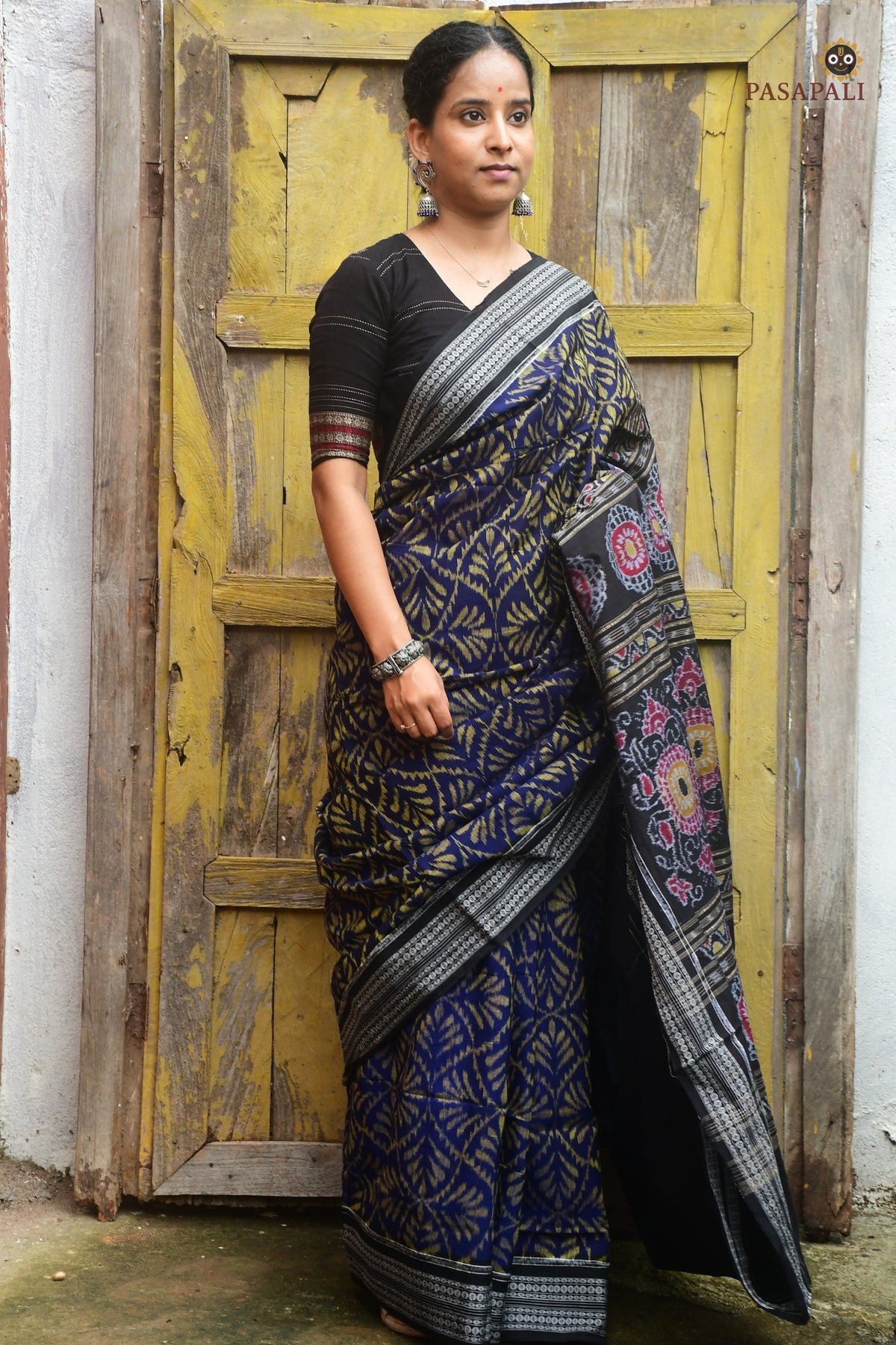 Manjari Sambalpuri cotton saree full view — Blue ground with Black ikat motifs, GI certified handloom, Pasapali