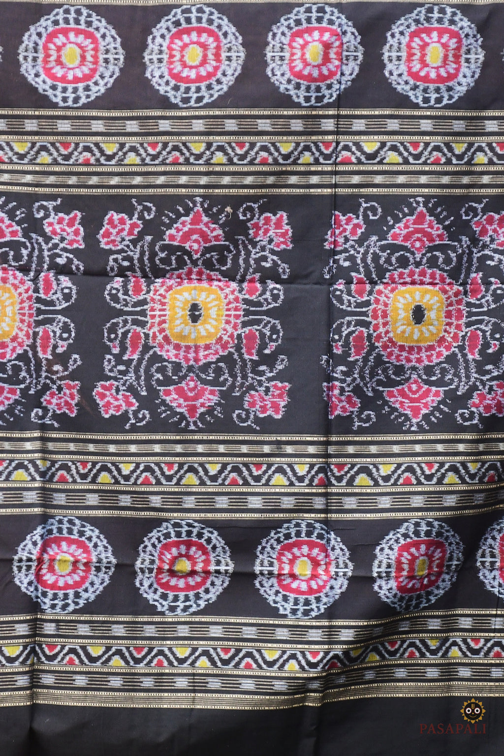 Rudraksha border and patra body motif close-up — Manjari Sambalpuri Bandha saree, Bhulia woven, Pasapali Odisha