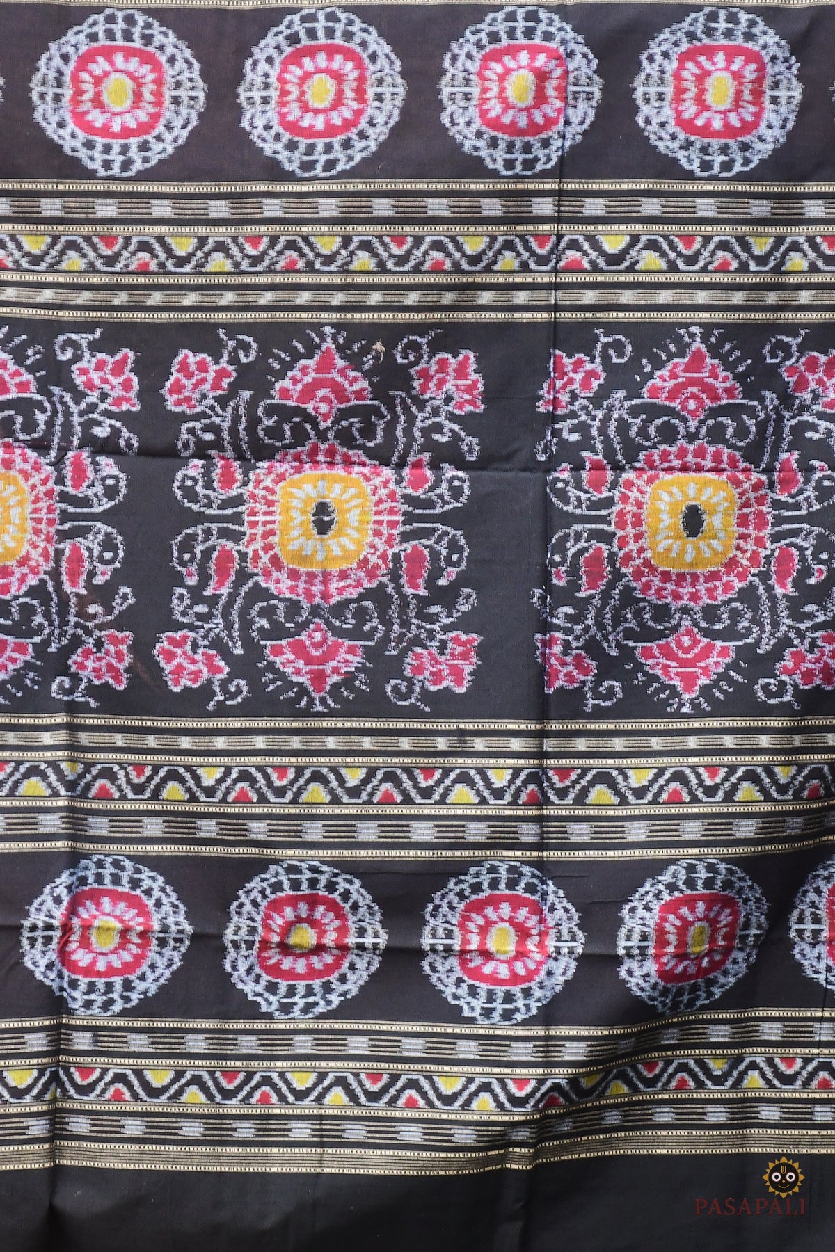 Rudraksha border and patra body motif close-up — Manjari Sambalpuri Bandha saree, Bhulia woven, Pasapali Odisha