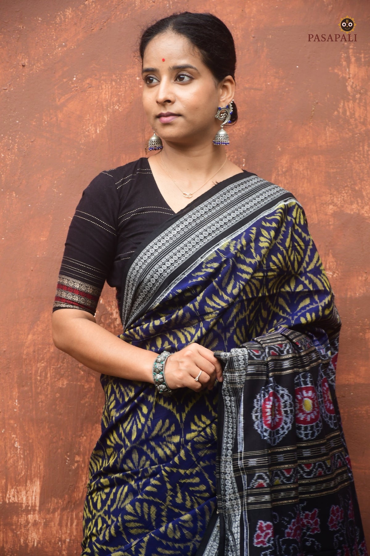 Close-up of rudraksha border on Manjari Blue Sambalpuri Bandha saree — Bhulia woven, GI certified, Pasapali