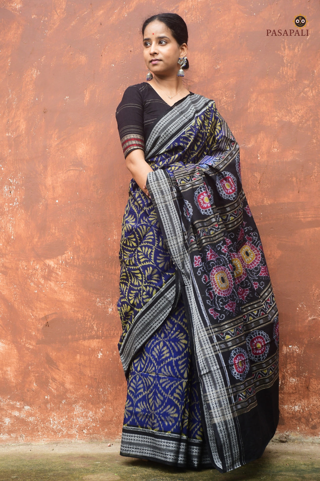 Mercerized cotton texture close-up of Manjari Sambalpuri Bandha saree — Warp 120 Weft 120 thread count, Pasapali