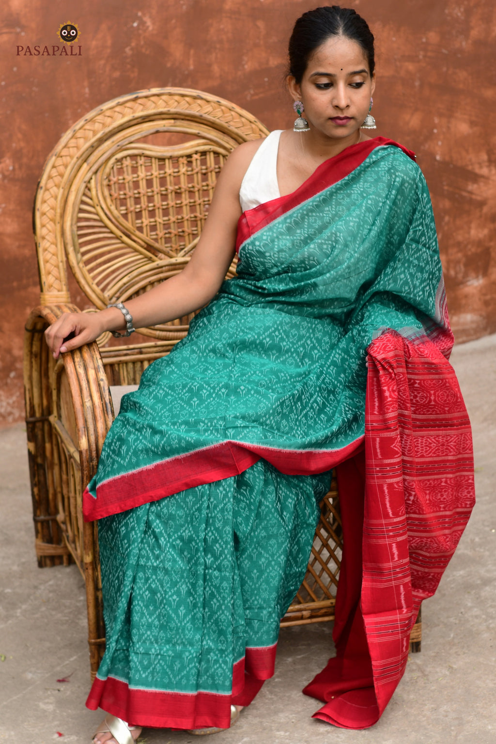 Phula motif pallu detail on Mrinmayee green Sambalpuri cotton saree — Bandhakala double ikat by Pasapali