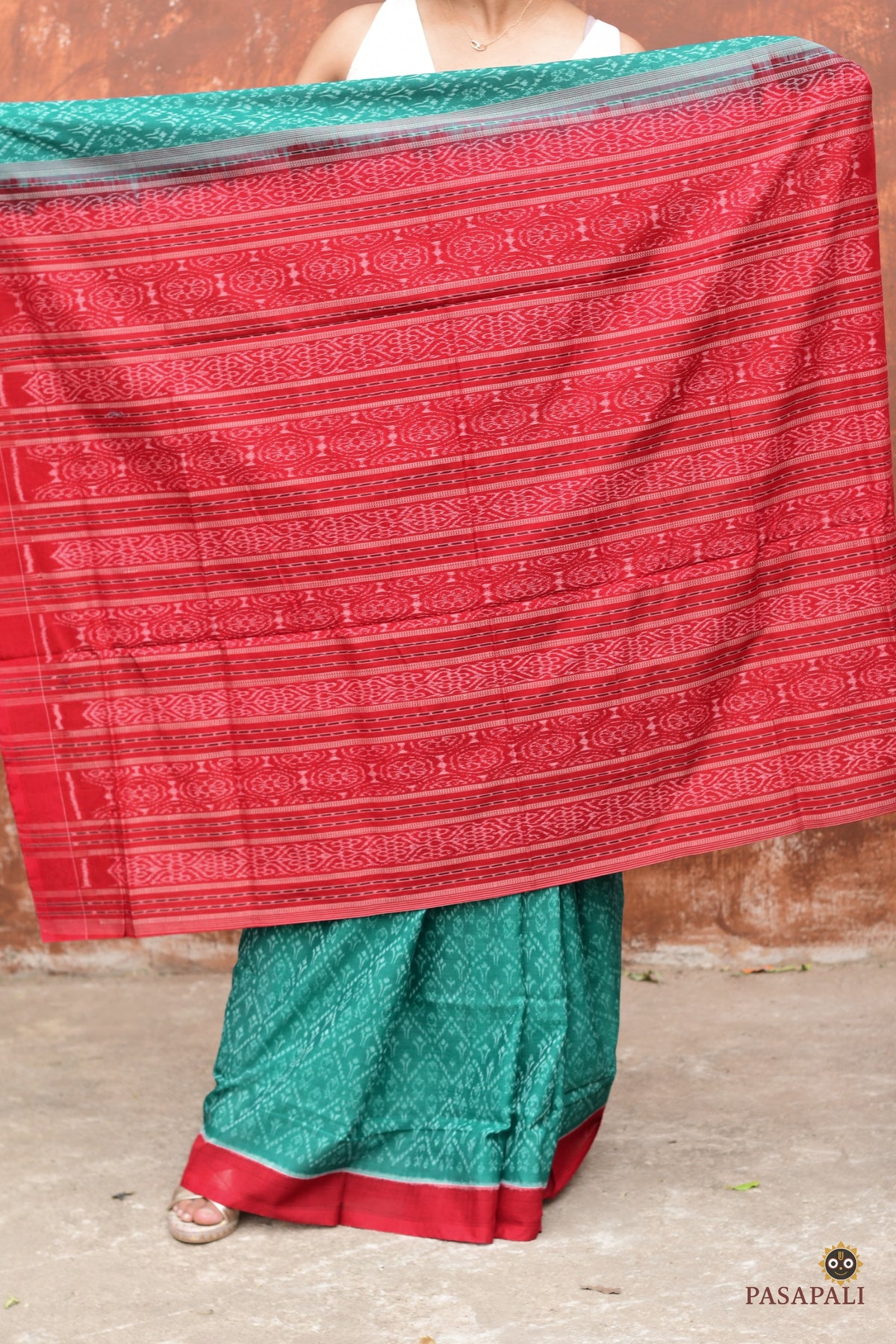Mrinmayee green Sambalpuri cotton saree folded view — red border and Bandha ikat weave, Pasapali