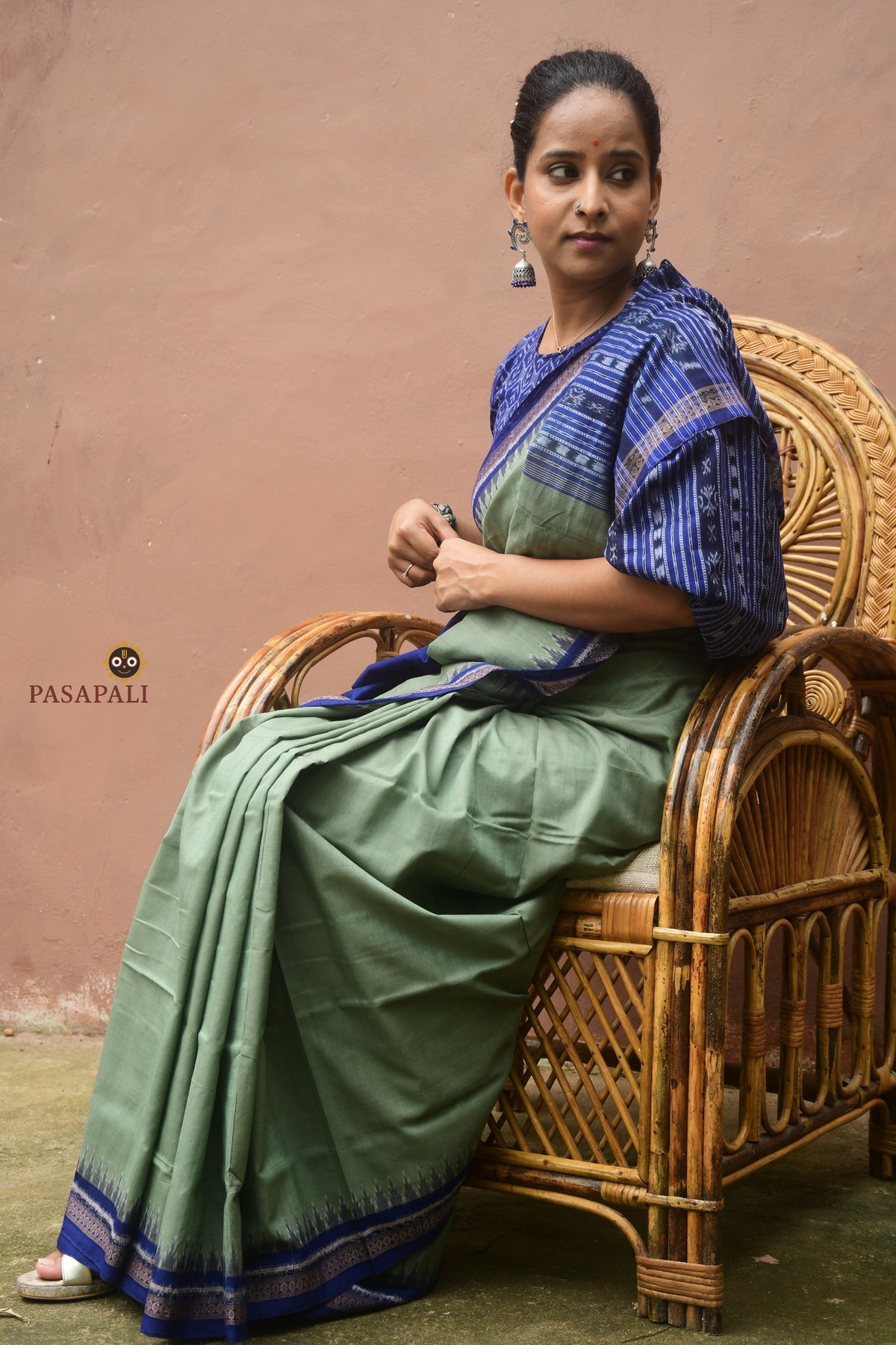 Flat lay of Nalini GI certified Sambalpuri cotton saree — greenish grey and blue, Ek Phulia border, Pasapali handloom