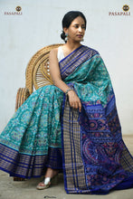 Load image into Gallery viewer, Konark chakra and flower motif pallu close-up — Neelambari Sambalpuri cotton saree, double ikat, Pasapali
