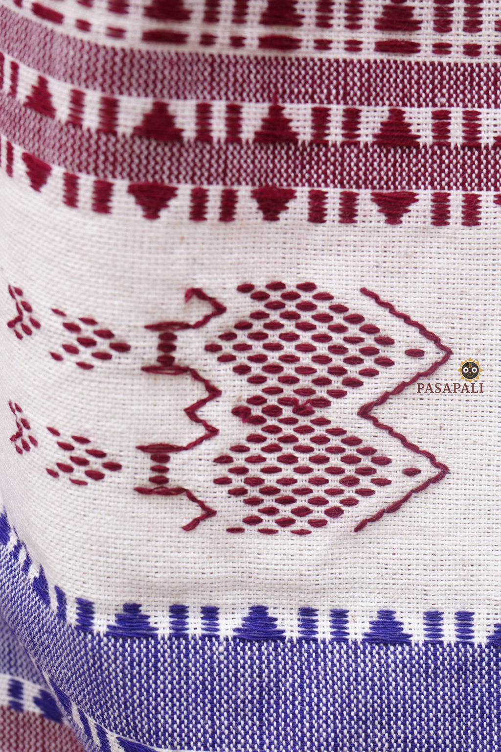 Kumbha border close-up on Nirjhari Kotpad Cotton saree — solid raised temple weave, purple on off-white, Pasapali
