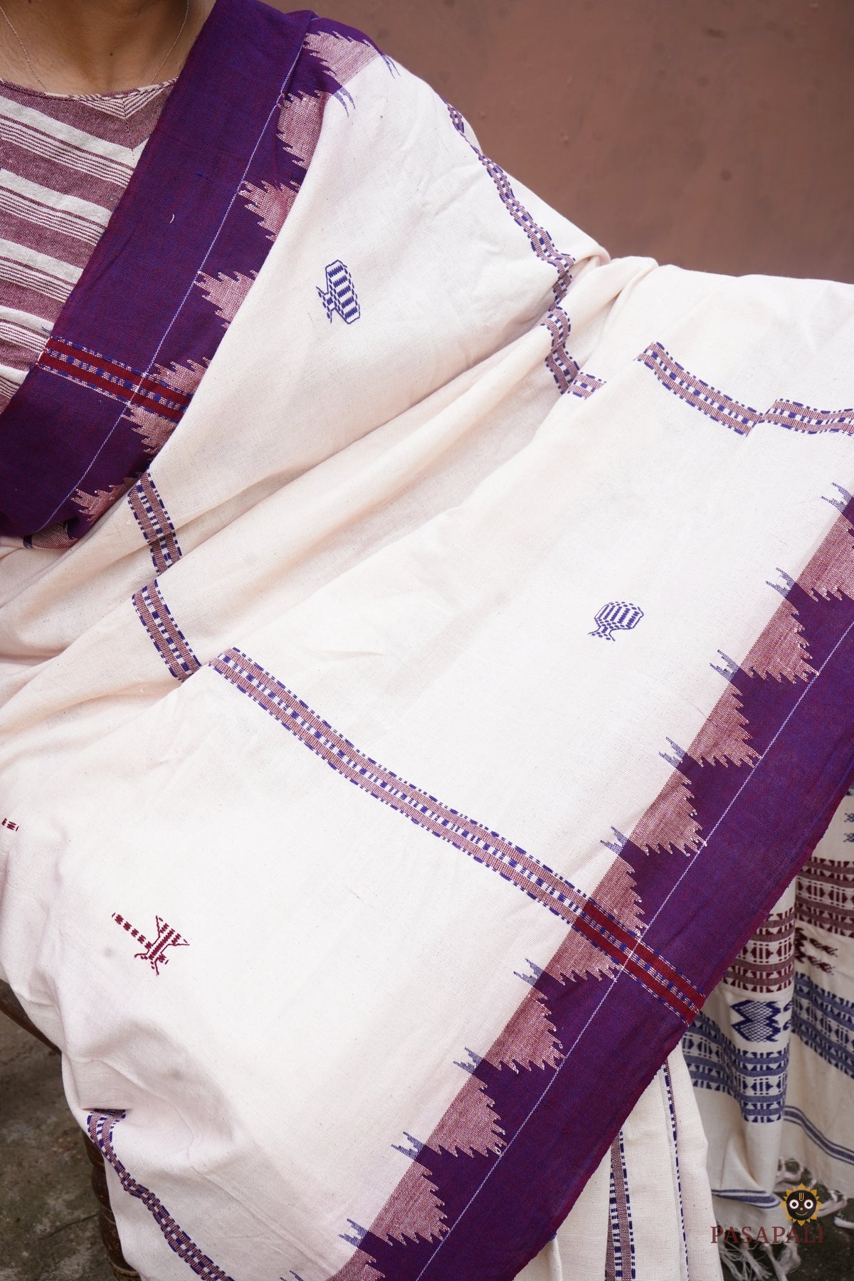 Handloom drape view of Nirjhari Kotpad saree — natural vegetable dye, tribal kumbha border, Pasapali Odisha