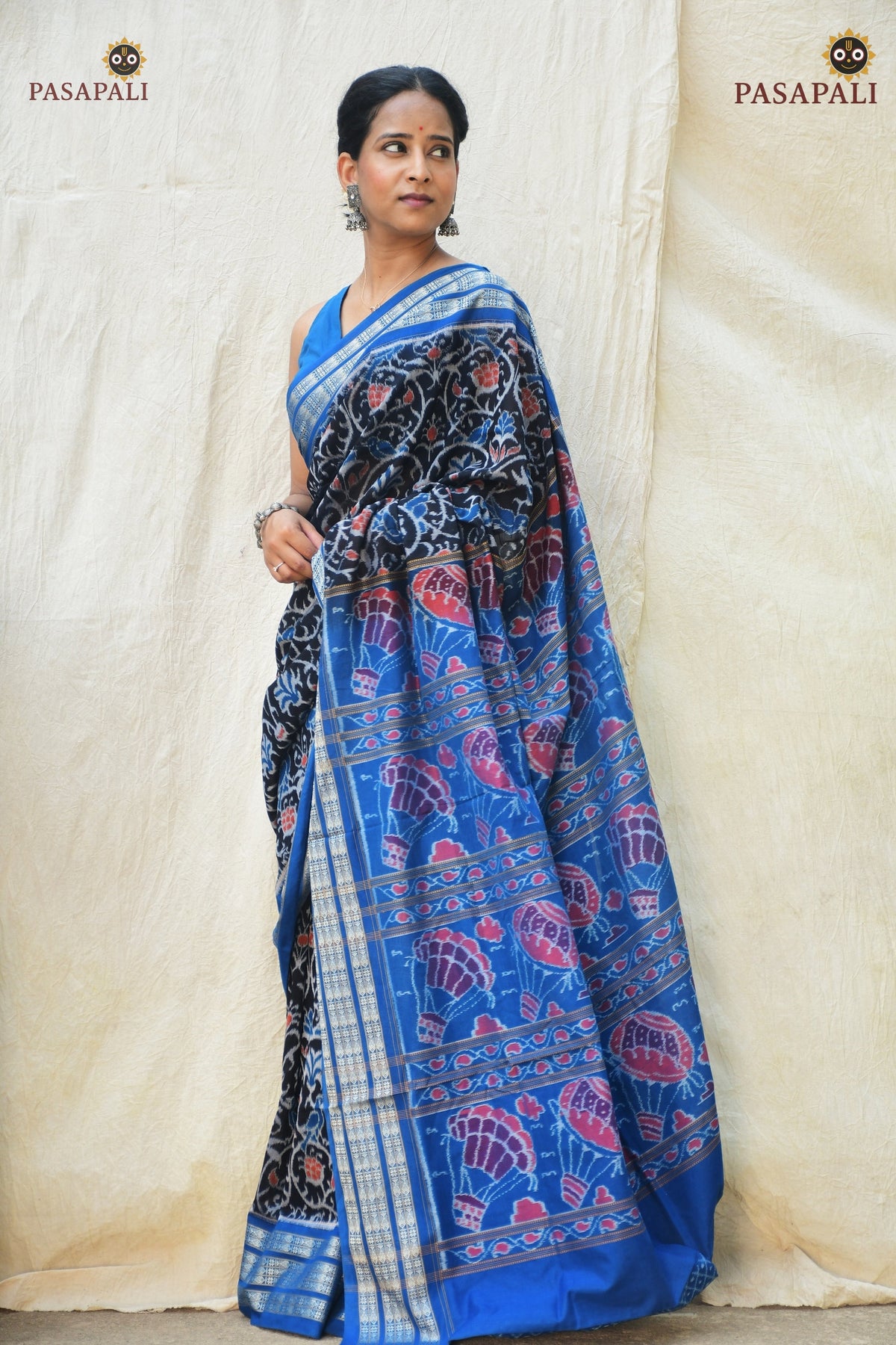 Flat lay of Nishigandha black Sambalpuri Bandha saree — full 5.40 m length with blue pallu and fish border, Pasapali