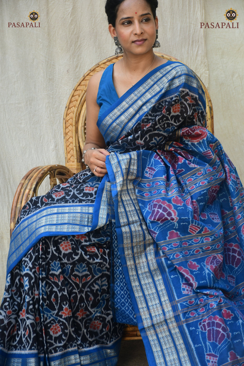 Fish border motif close-up — Nishigandha GI certified Sambalpuri cotton saree, Bhulia weavers Odisha, Pasapali