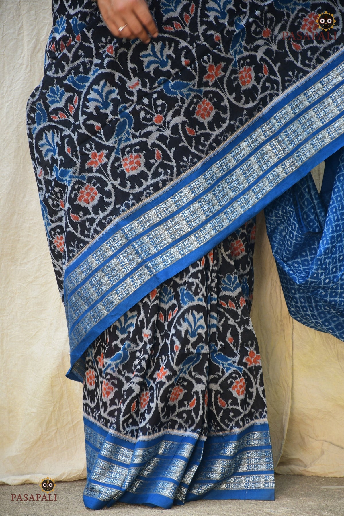 Nishigandha body weave — bird and floral creeper motifs in double ikat on black Sambalpuri cotton saree, Pasapali