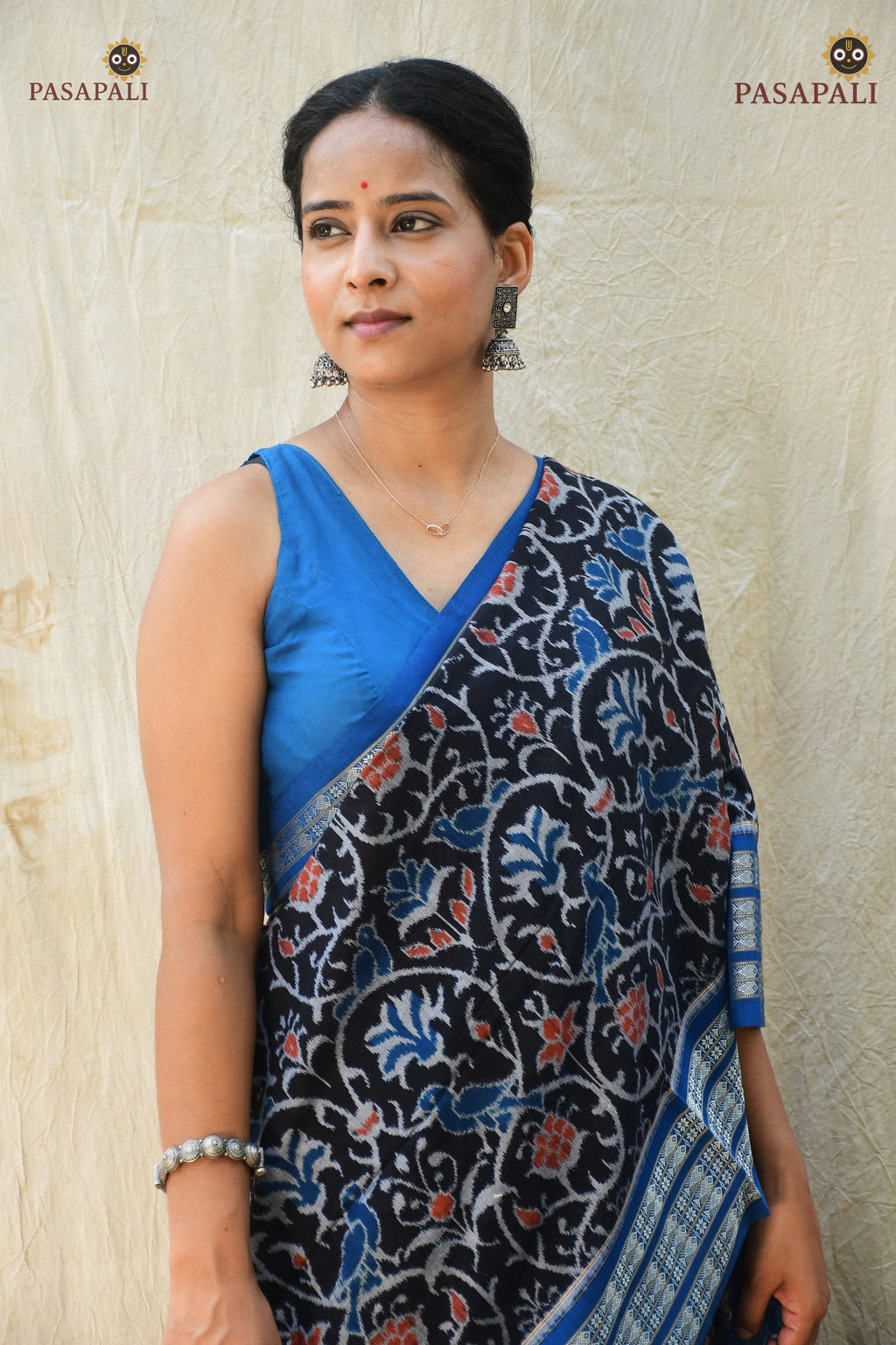 Nishigandha Sambalpuri Bandha saree — front drape view showing black body with phula lata and bird motifs, Pasapali
