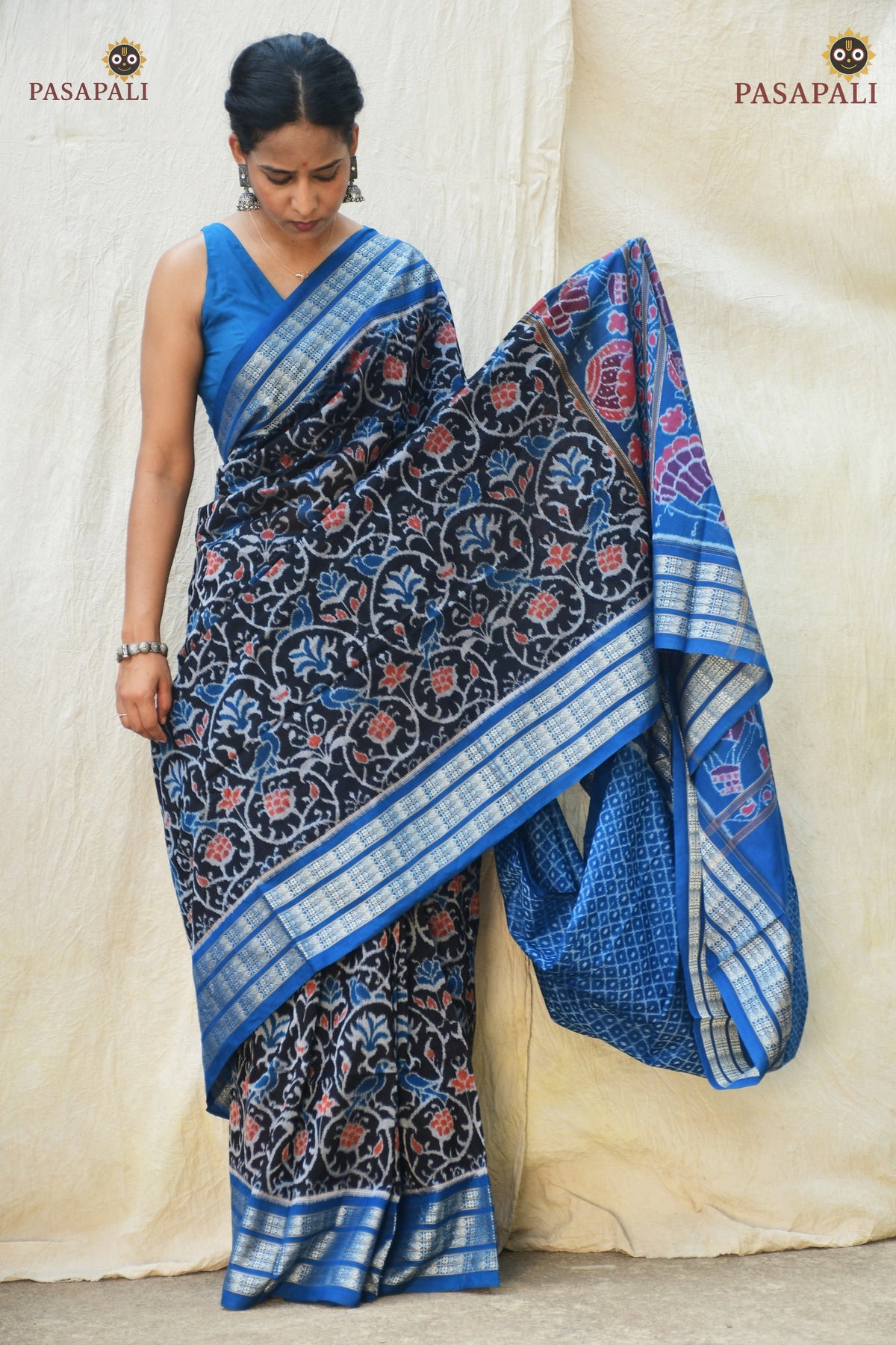 Nishigandha Sambalpuri cotton saree folded to show layered ikat motifs — black and blue, Bhulia handloom, Pasapali