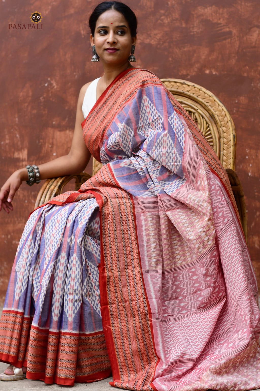 Front drape of Nityarekha authentic Sambalpuri handloom saree with diamond body and Rudraksha border, Pasapali